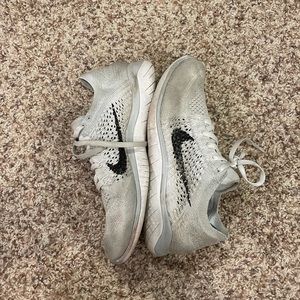 women’s nike flyknits